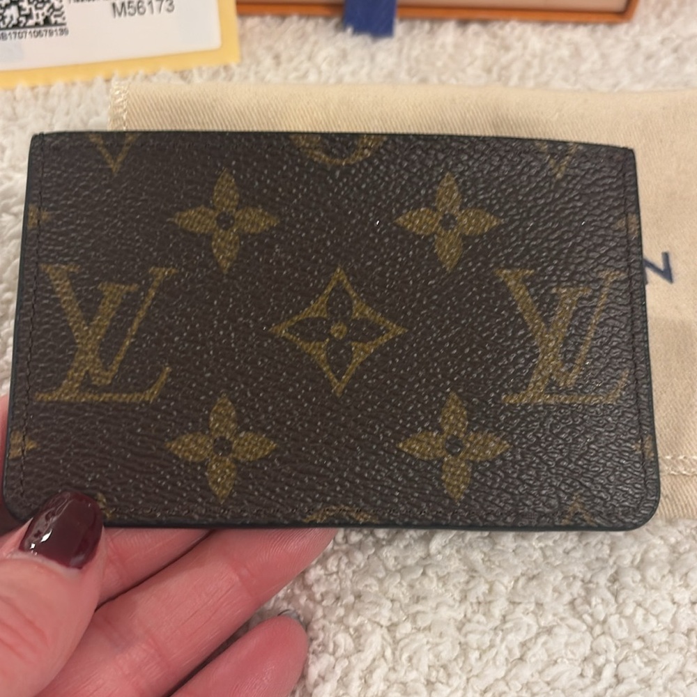 LOUIS VUITTON Porte Cartes Kimono M56173

Monogram women’s noir card case - Picture 9 of 9